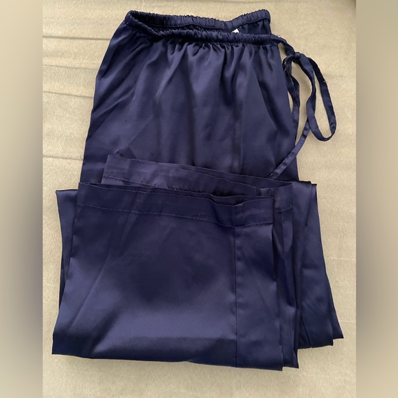 Victoria’s Secret satin like fabric pj /loungewear set Navy blue, elastic waist. - Picture 5 of 6